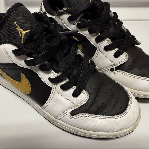 Kids Jordan AJ 1 Low - Picture 1 of 15